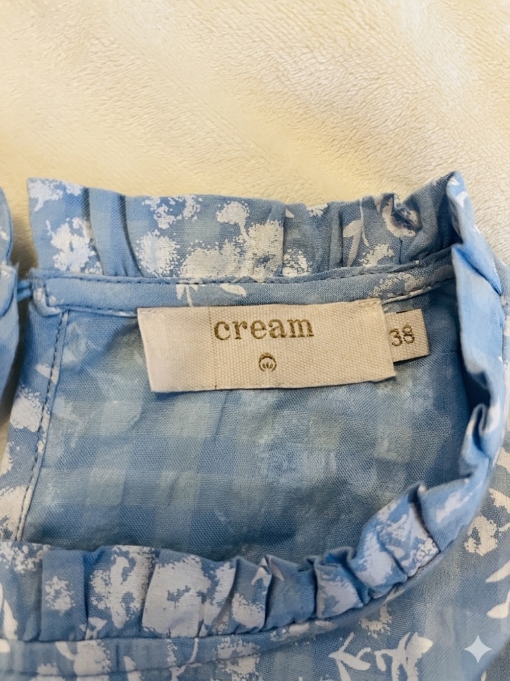 Light Blue Floral Puff-Sleeve Blouse with Crew Neck - Picture 4 of 4